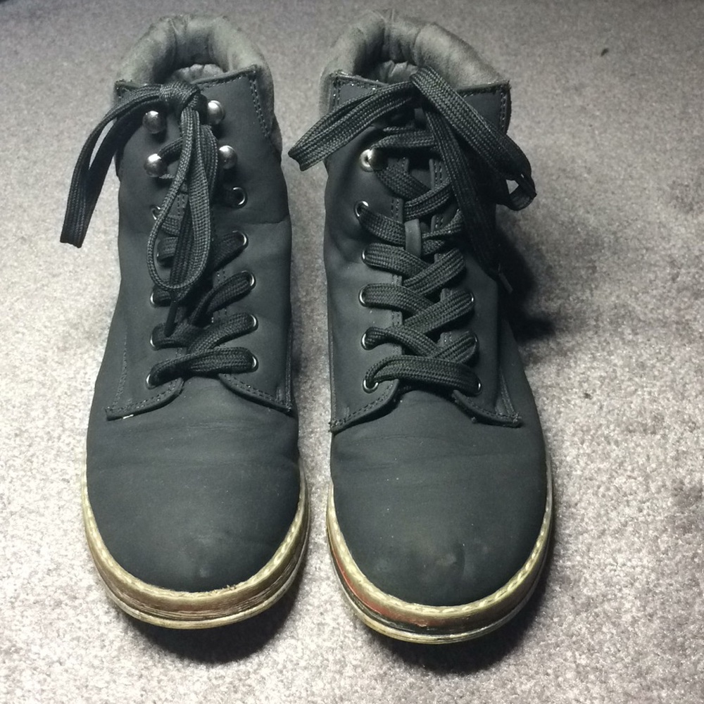 Black boots with flannel lining